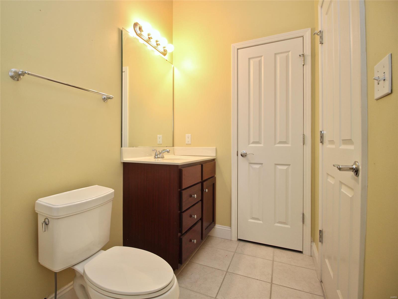 Lafayette Walk Condo 02 - Residential Lease