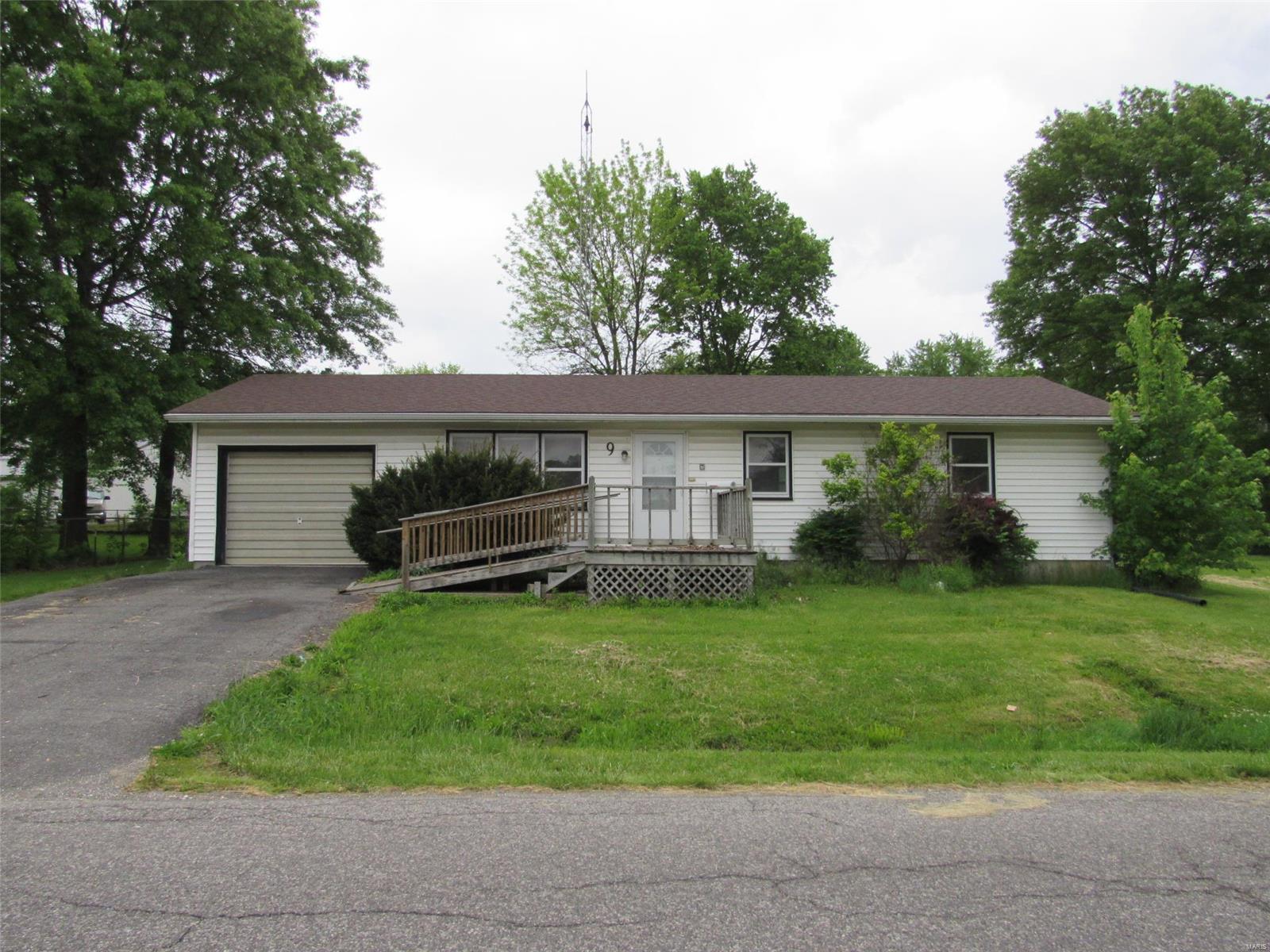 Bowling Green, Missouri 63334, United States, 3 Bedrooms Bedrooms, ,1 BathroomBathrooms,Residential,Pending,58378