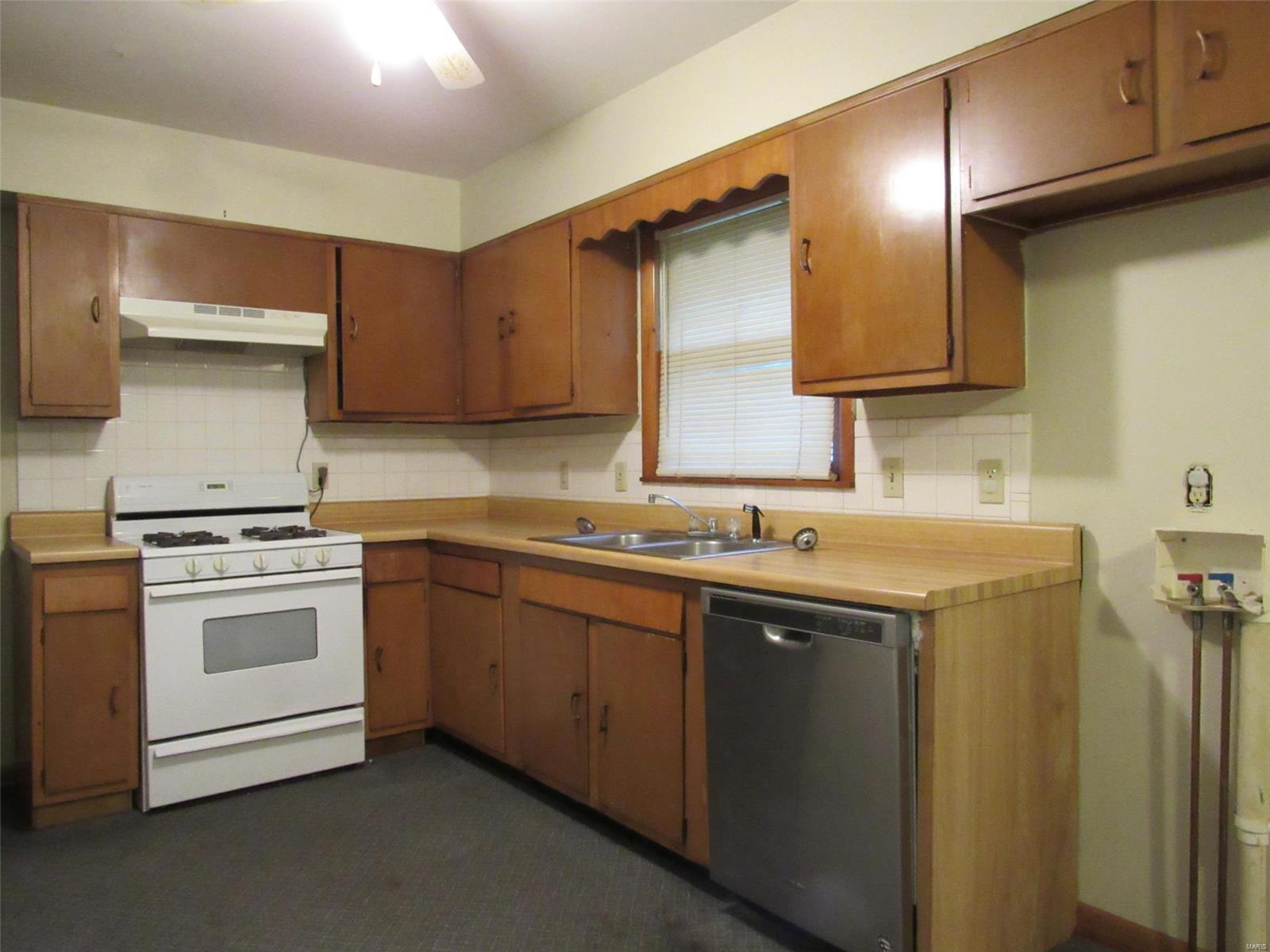 Bowling Green, Missouri 63334, United States, 3 Bedrooms Bedrooms, ,1 BathroomBathrooms,Residential,Pending,58378