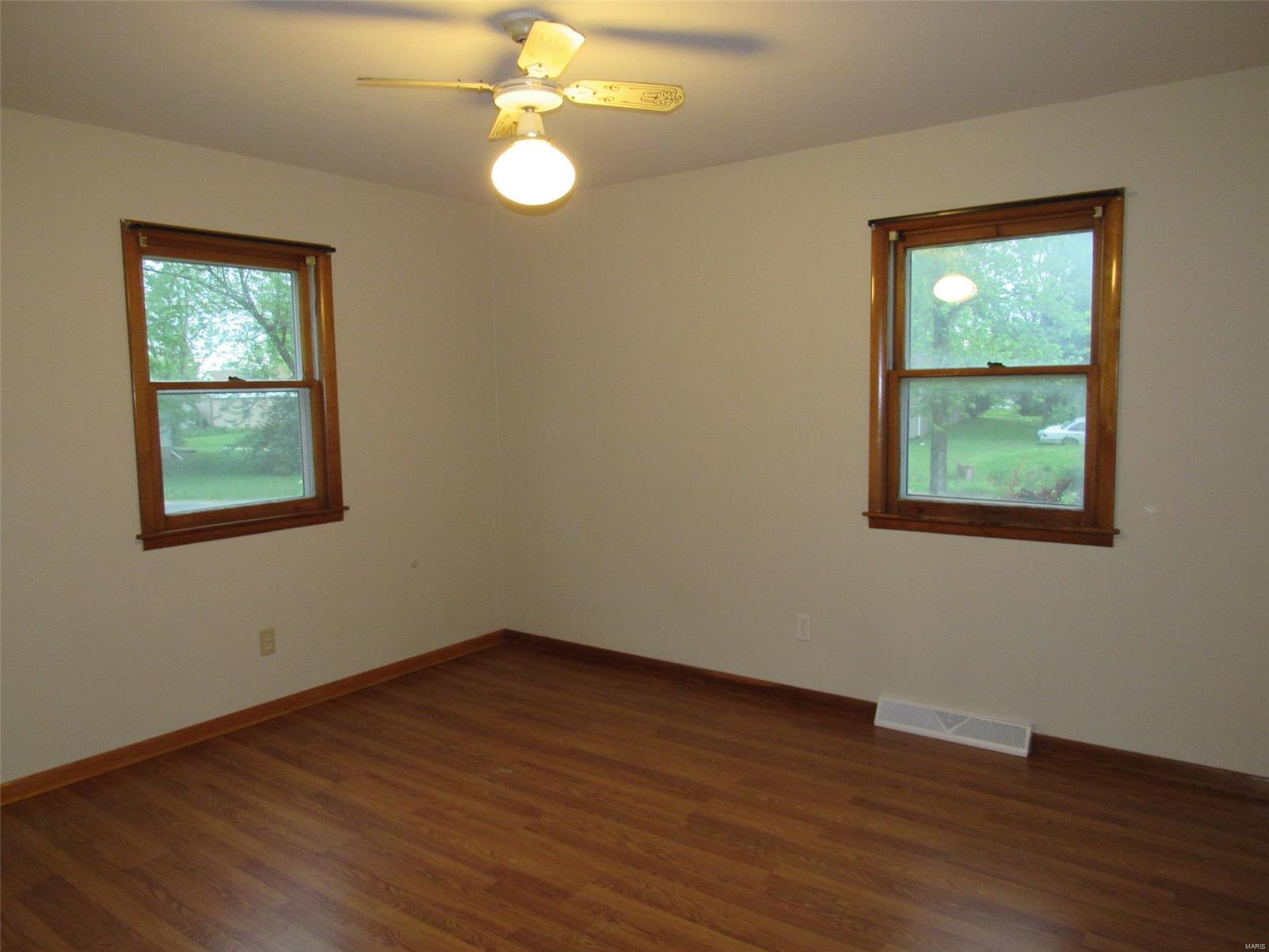 Bowling Green, Missouri 63334, United States, 3 Bedrooms Bedrooms, ,1 BathroomBathrooms,Residential,Pending,58378