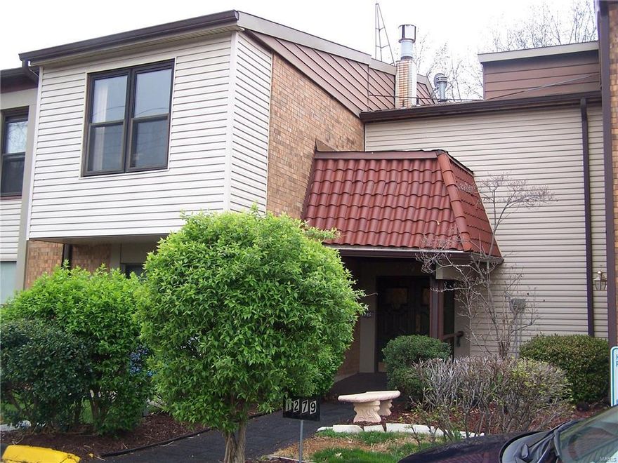 RENOVATED 2 BEDROOM 2 BATH CONDO.MOVE IN READY! CARPORT FOR YOUR CONVENIENCE! Bright spacious condo on top floor of secure well-maintained building w/ elevator. Corner unit. Great amenities! Wonderful meeting, party and card rooms for the entertainment! Good closet space throughout. Elevator serves all 2 floors & basement. Basement has storage locker, bright & clean laundromat. Open floor plan w/ spacious dining / living rooms. Beautiful kitchen w/ lots of cabinets w/ 42'' wall cabinets, granite look counters & breakfast bar. Ceiling fans in living room & both bedrooms. Large sliding door to balcony. Updated baths. Newer windows, A/C & more.Nice balcony. Outstanding location just across the street  from JCC-STAENBERG COMPLEX - for all your Leisure & Fitness. Easy to walk to Schnucks, Panera Bread, public transportation, AMC Theaters and restaurants! 10 min driving to Clayton! Easy access to all major highways. You are going to love it here! Location: End Unit