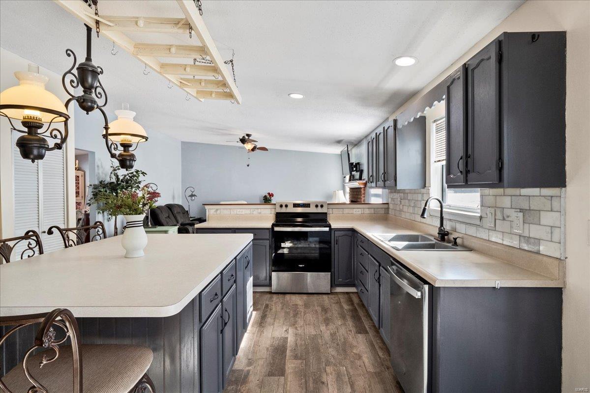 Fenton, Missouri 63026, United States, 3 Bedrooms Bedrooms, ,3 BathroomsBathrooms,Residential,Pending,654