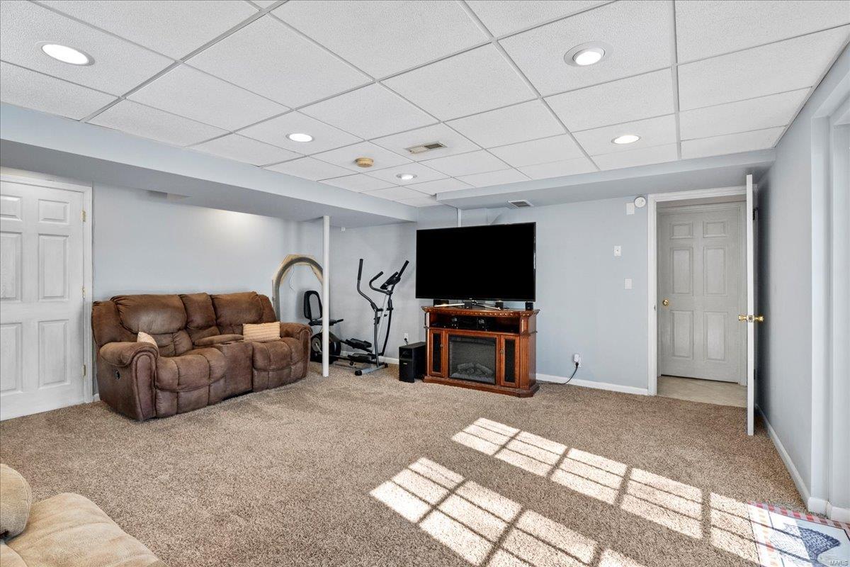 Fenton, Missouri 63026, United States, 3 Bedrooms Bedrooms, ,3 BathroomsBathrooms,Residential,Pending,654