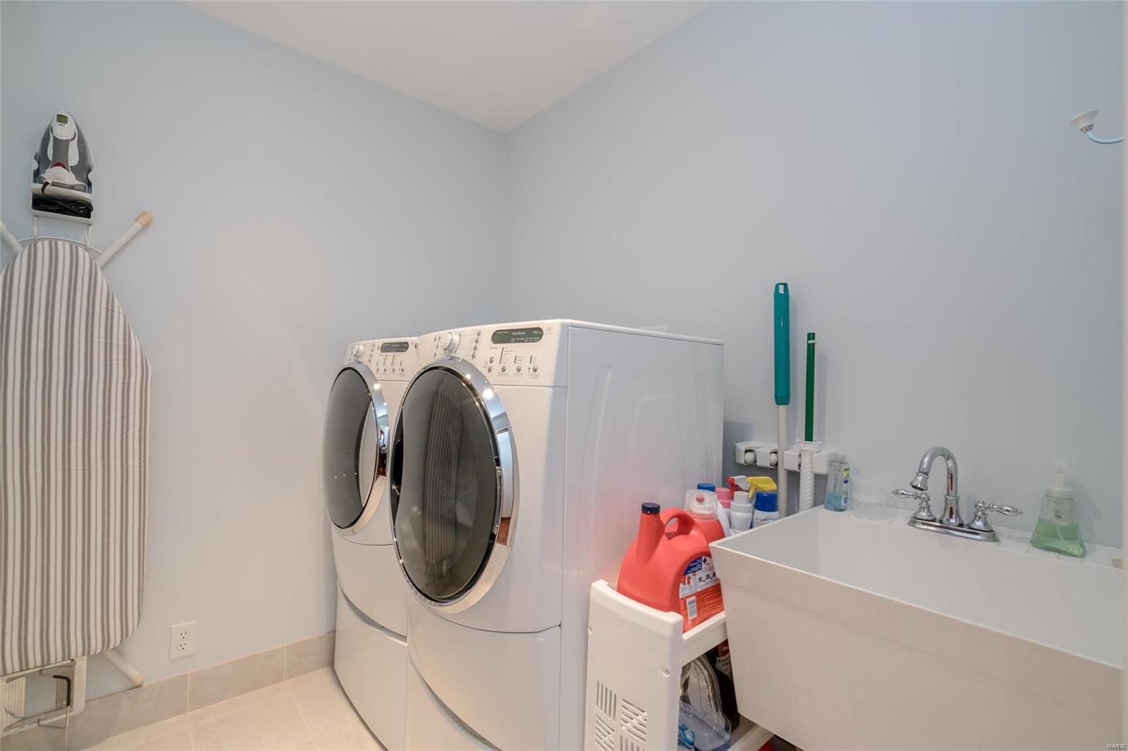 Davis Place - Residential