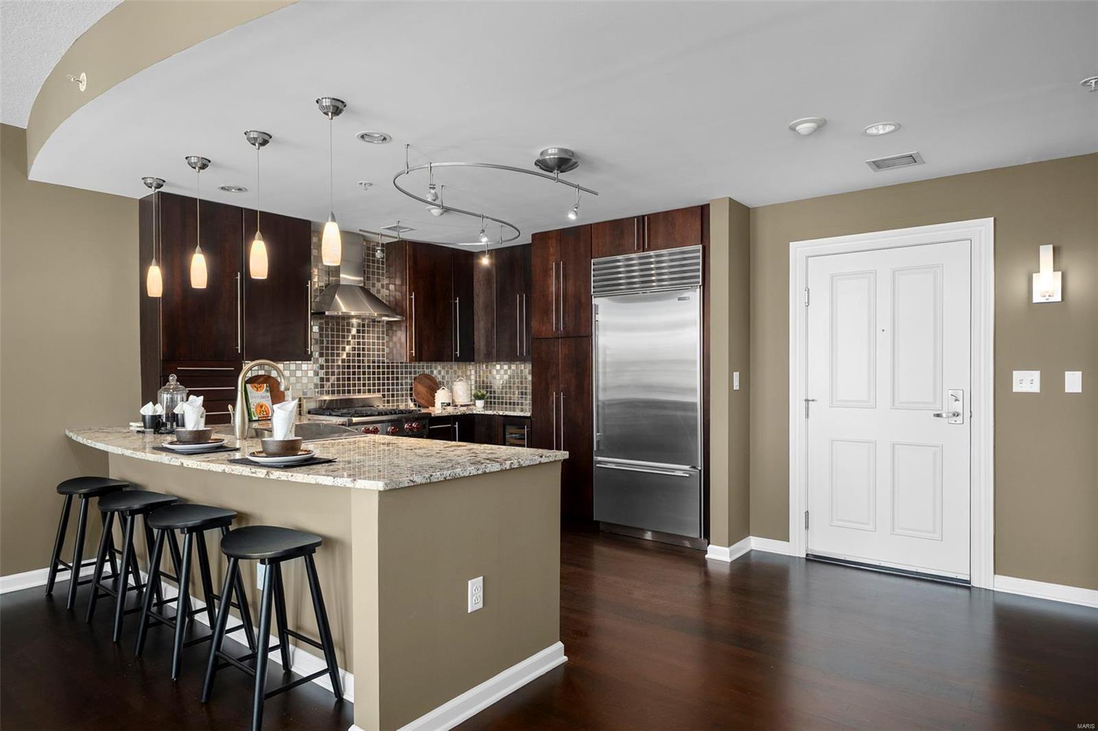 4909 Laclede Avenue 805
