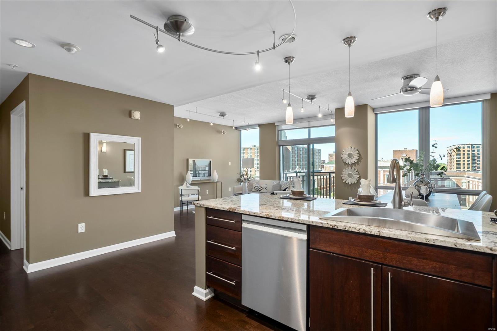 4909 Laclede Avenue 805