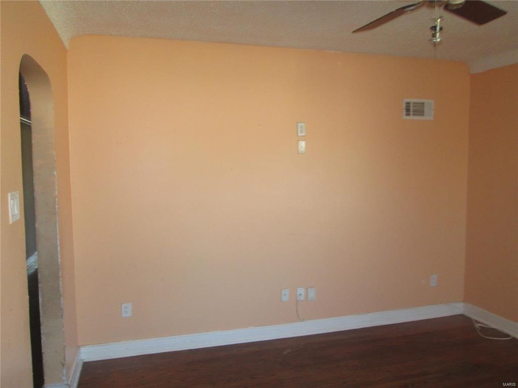 Oleatha Ave Condo - Residential