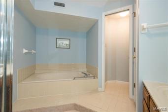 Villas At Golfview Condo The - Residential