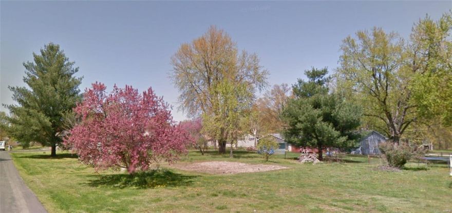 Excellent level site to build your custom home located in Arnold close to shopping, restaurants, interstate, parks & more. Ideally sized for a spacious home and still lots of yard. Public sewer, water, gas, and electric are available. Seller will consider splitting property into 2 lots; buyers to contact their agent for more information.