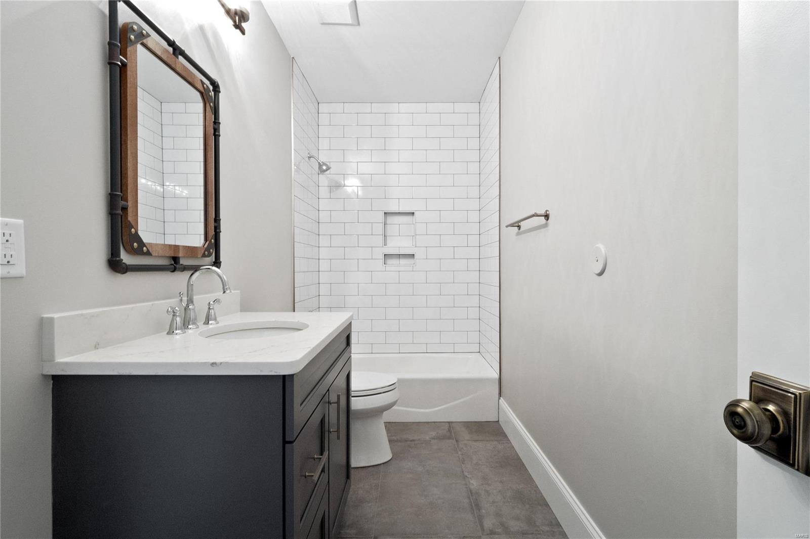 541 South Clay Ave Lt Split - Residential