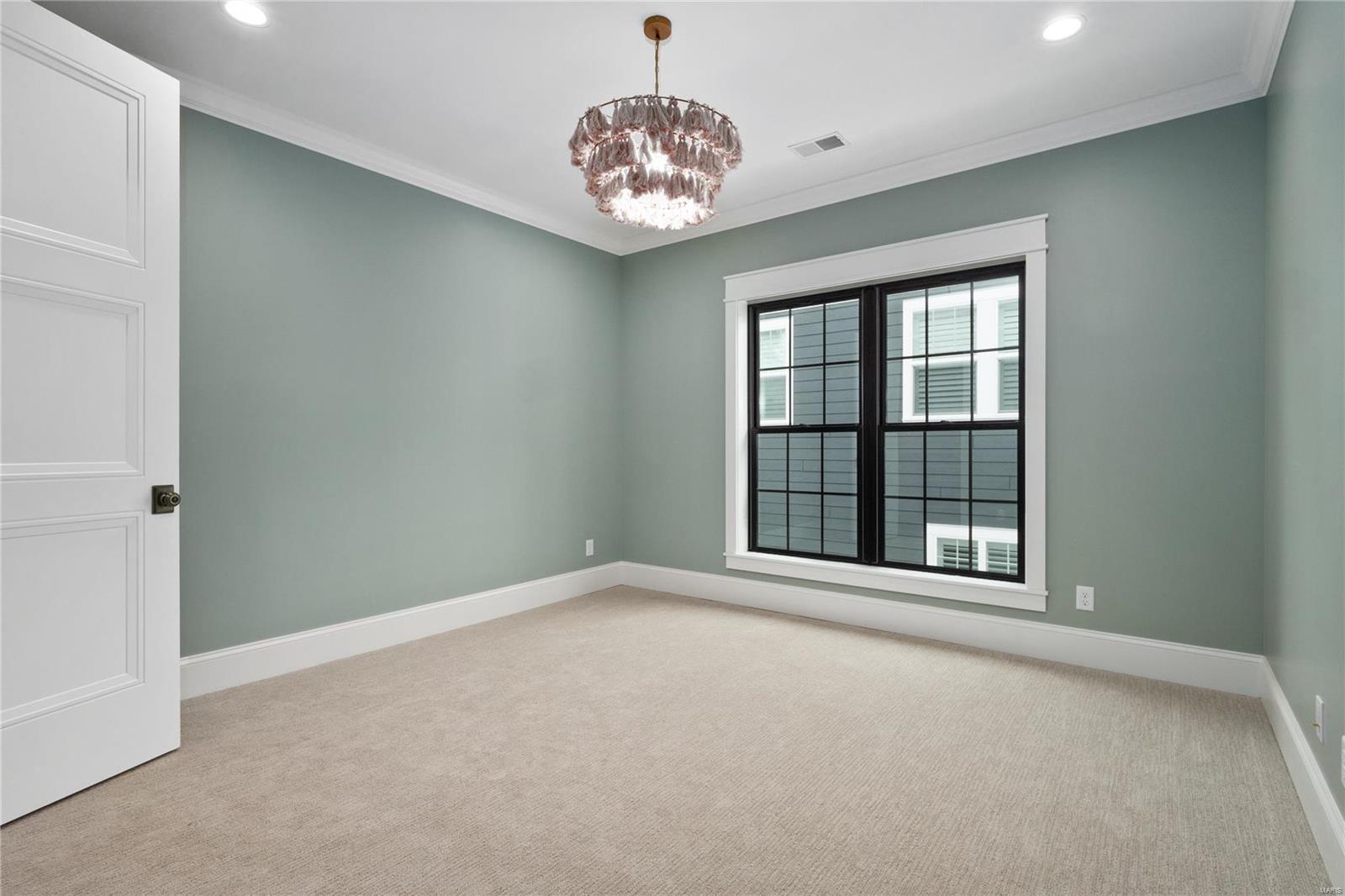 541 South Clay Ave Lt Split - Residential