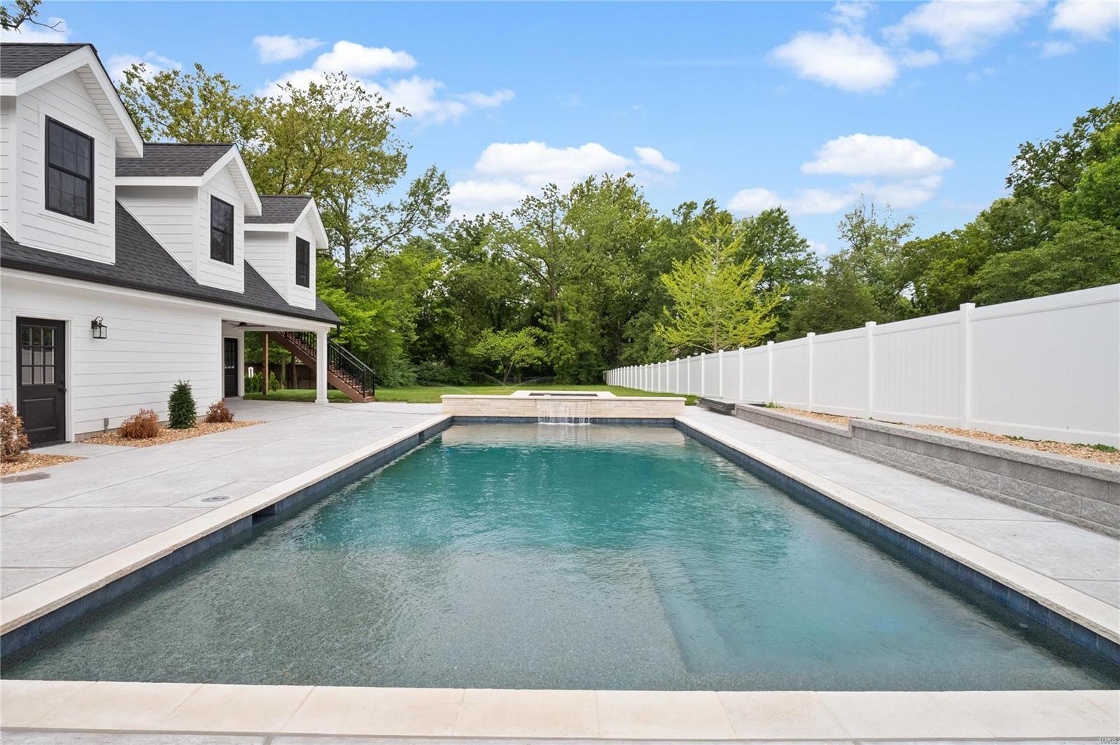 541 South Clay Ave Lt Split - Residential