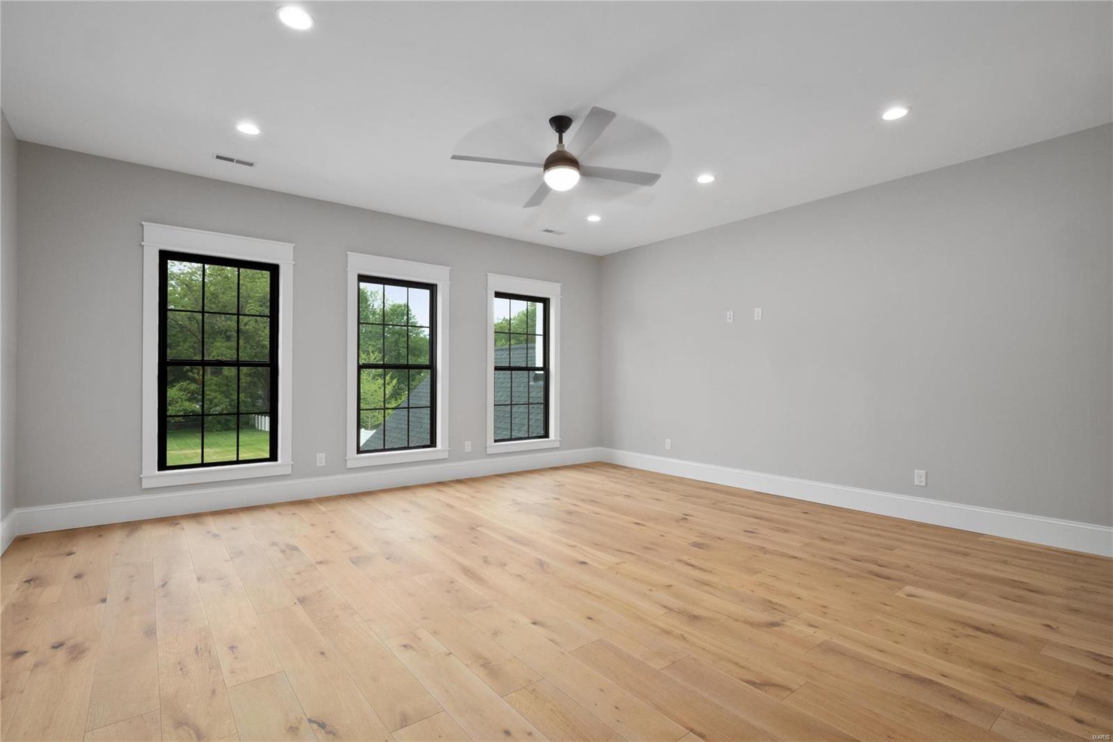 541 South Clay Ave Lt Split - Residential