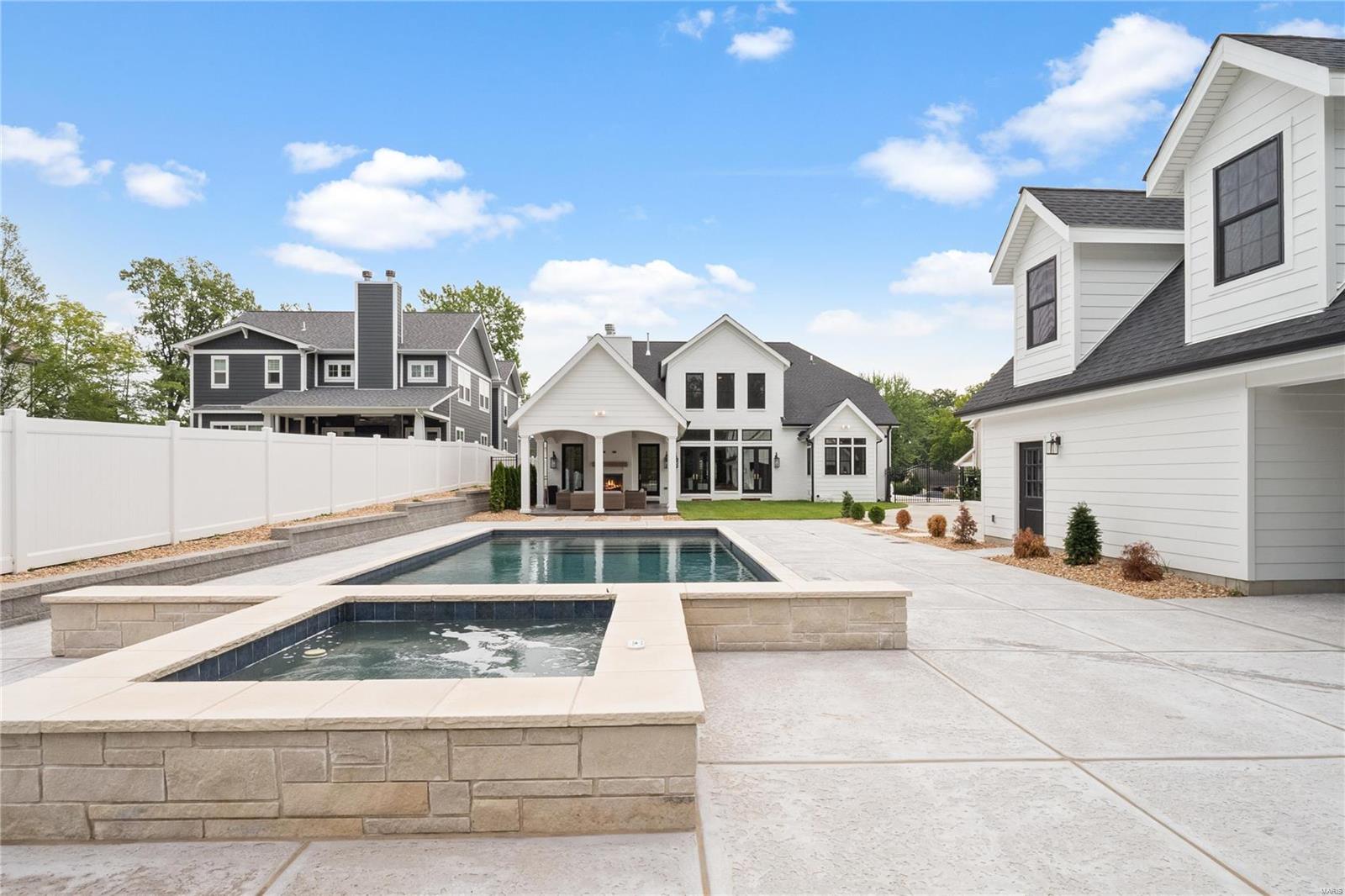 541 South Clay Ave Lt Split - Residential