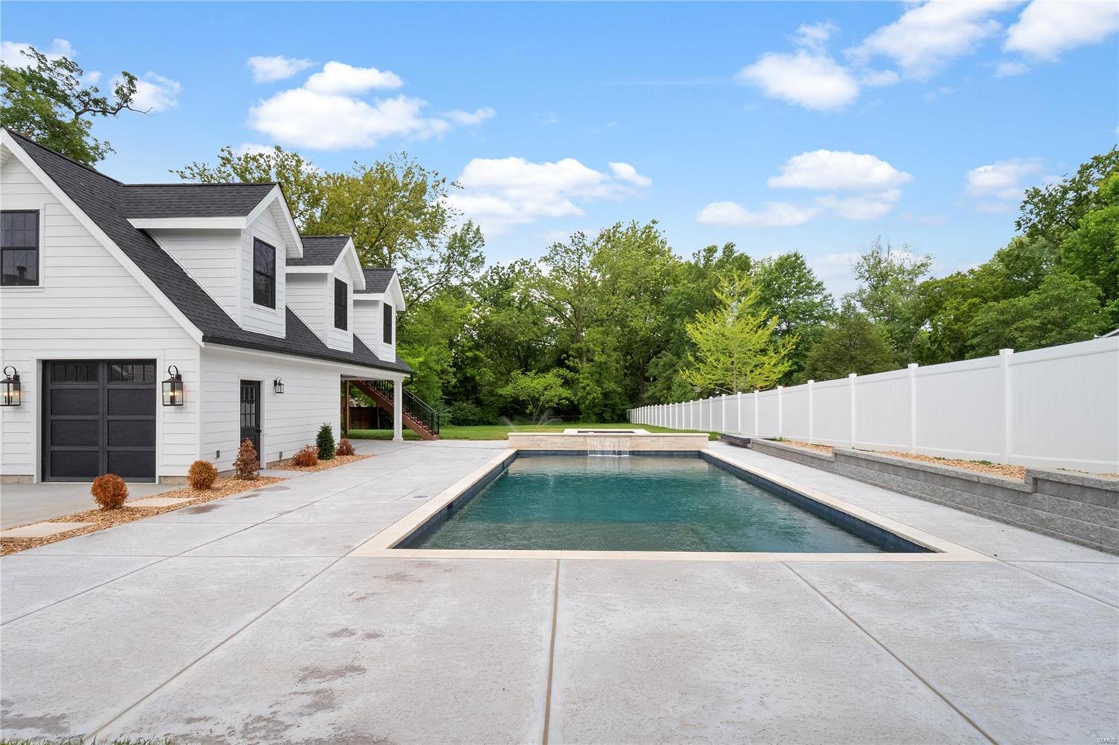 541 South Clay Ave Lt Split - Residential