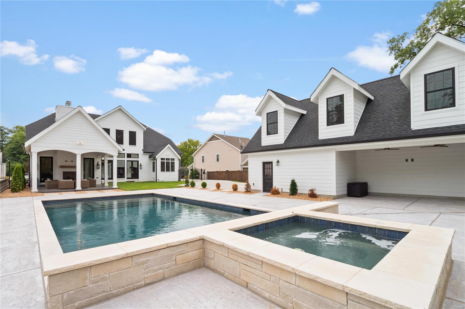 541 South Clay Ave Lt Split - Residential