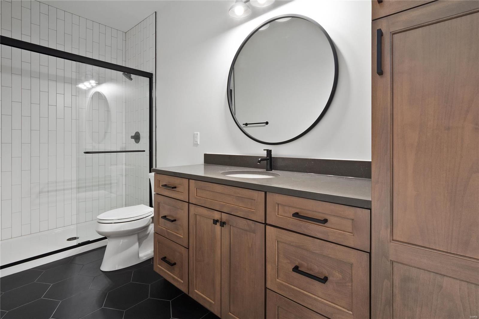 541 South Clay Ave Lt Split - Residential