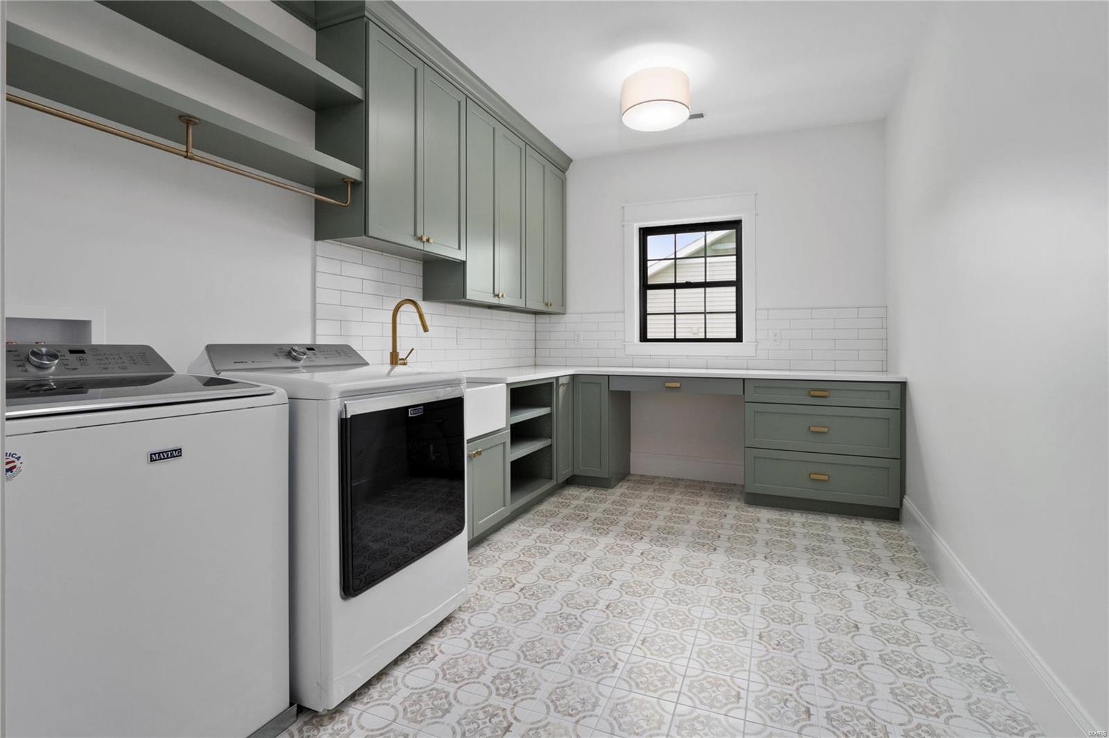 541 South Clay Ave Lt Split - Residential