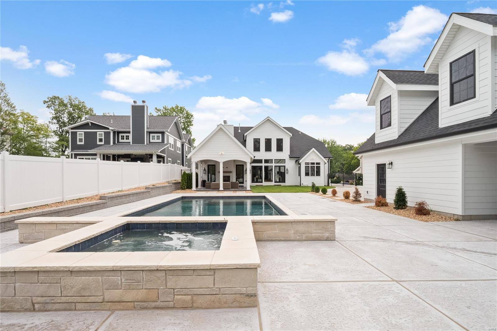 541 South Clay Ave Lt Split - Residential