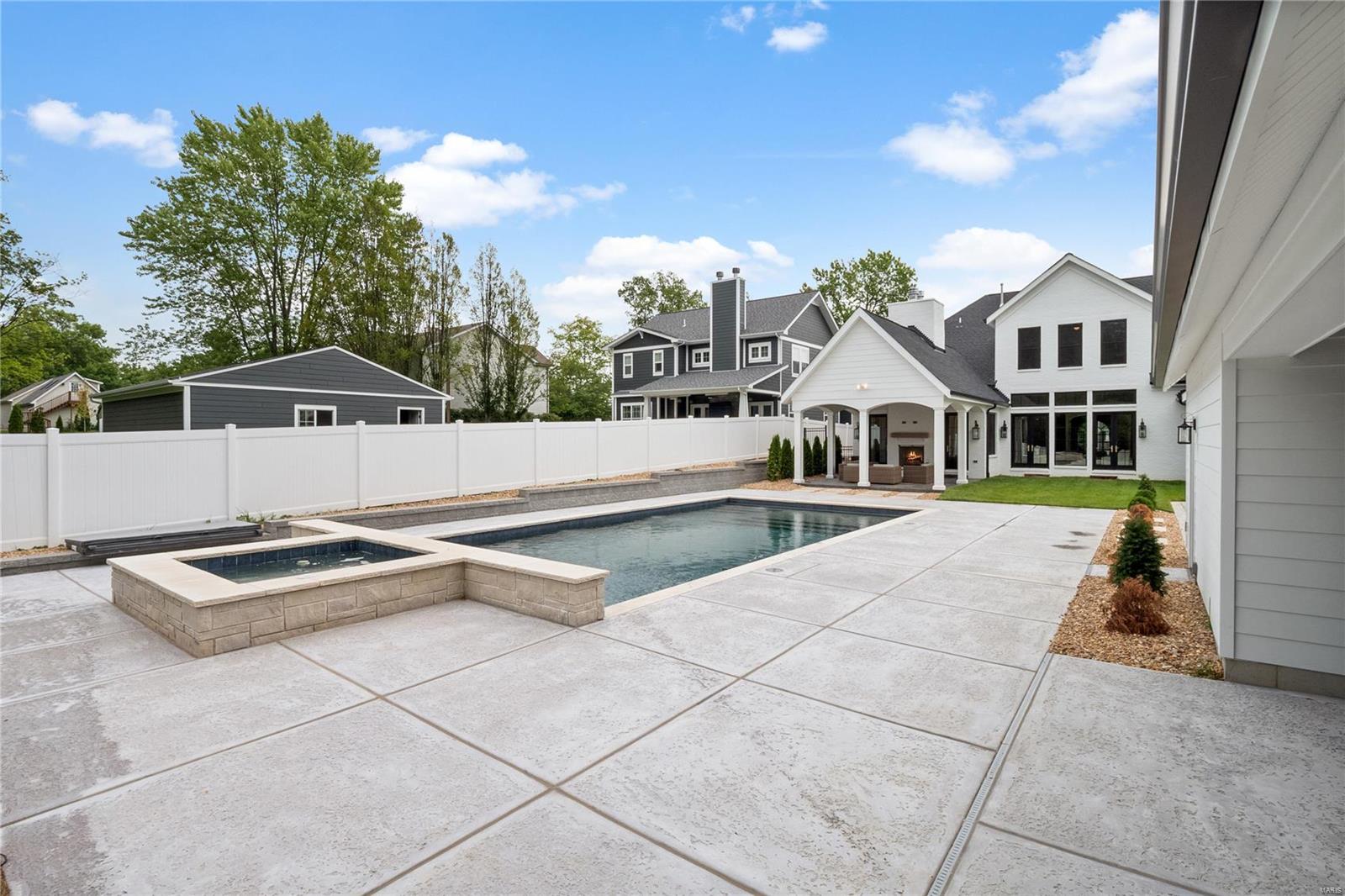 541 South Clay Ave Lt Split - Residential