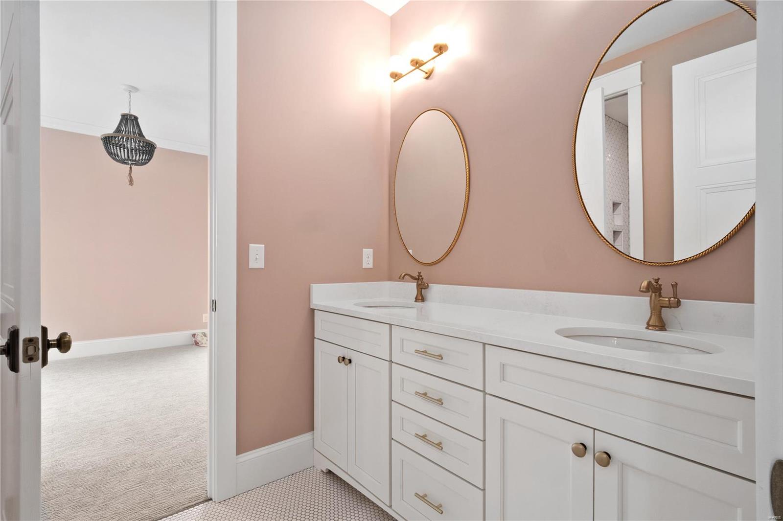 541 South Clay Ave Lt Split - Residential