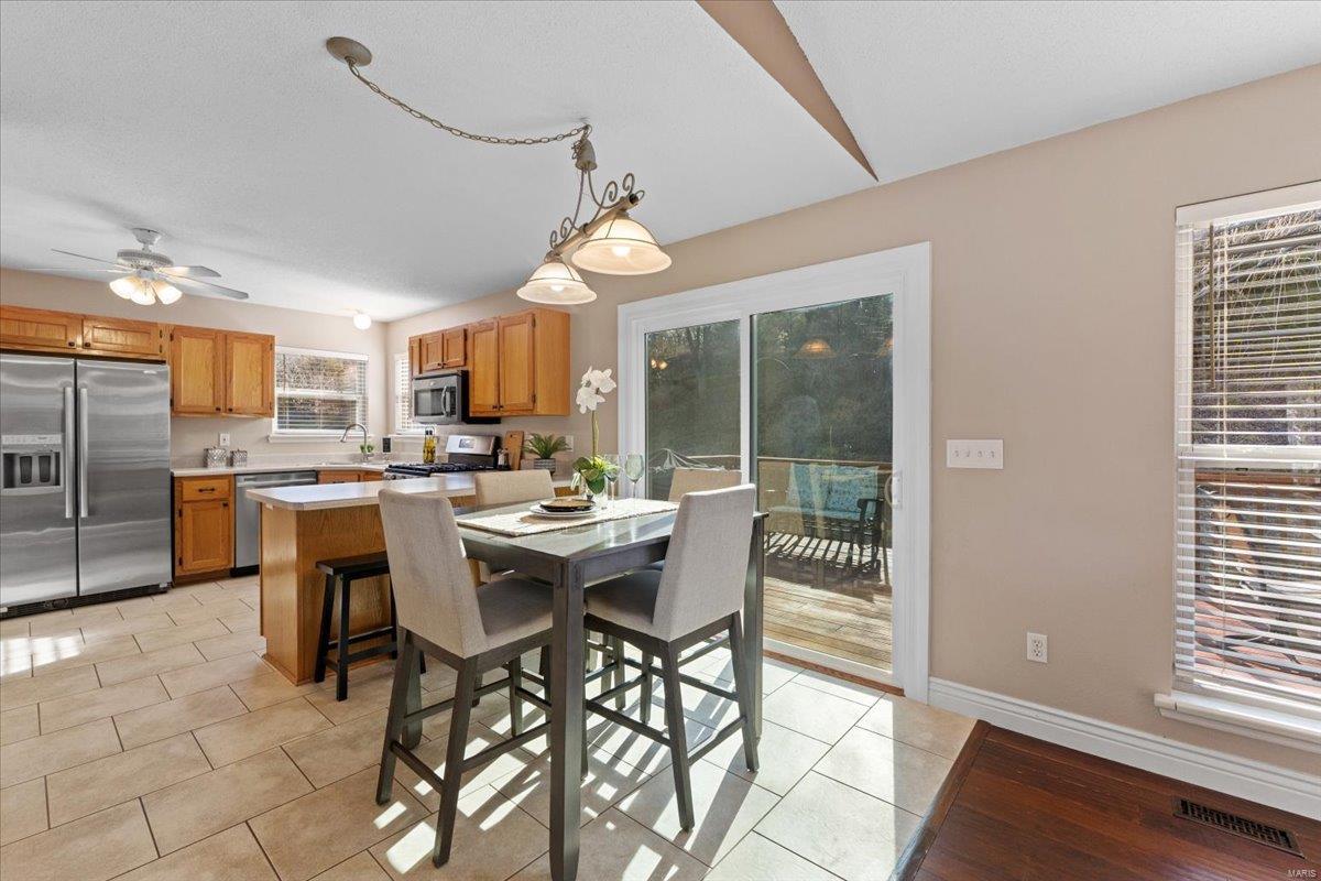 High Ridge, Missouri 63049, United States, 3 Bedrooms Bedrooms, ,2 BathroomsBathrooms,Residential,Pending,9008