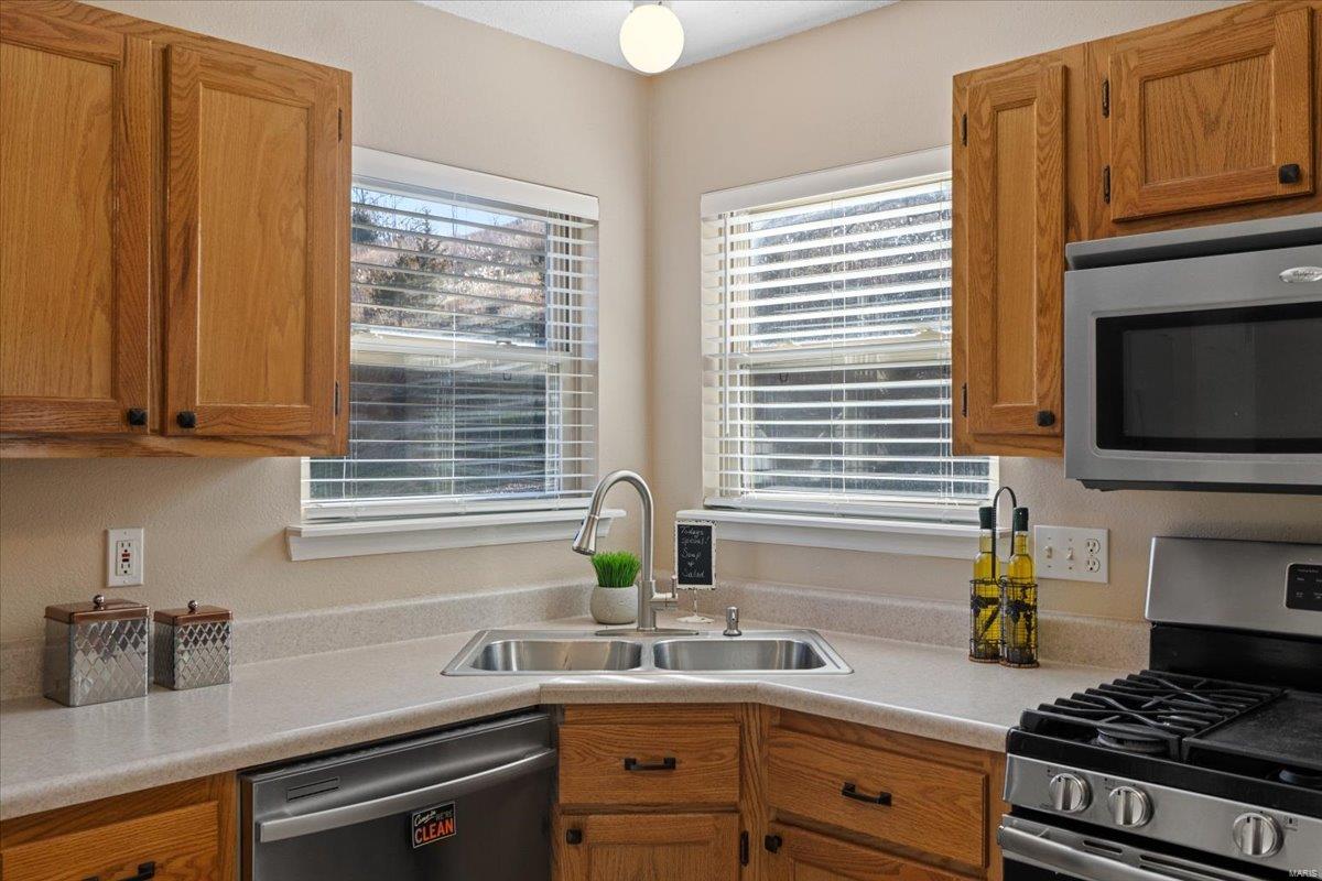 High Ridge, Missouri 63049, United States, 3 Bedrooms Bedrooms, ,2 BathroomsBathrooms,Residential,Pending,9008