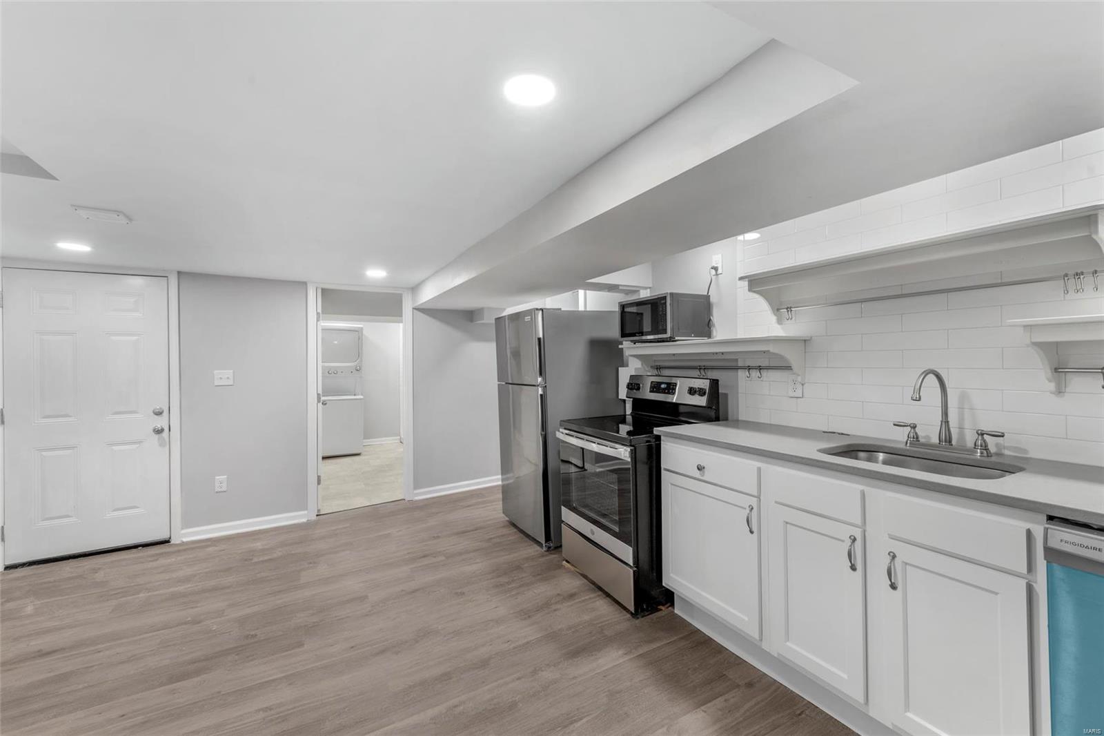 Debaliviere Place - Residential Income