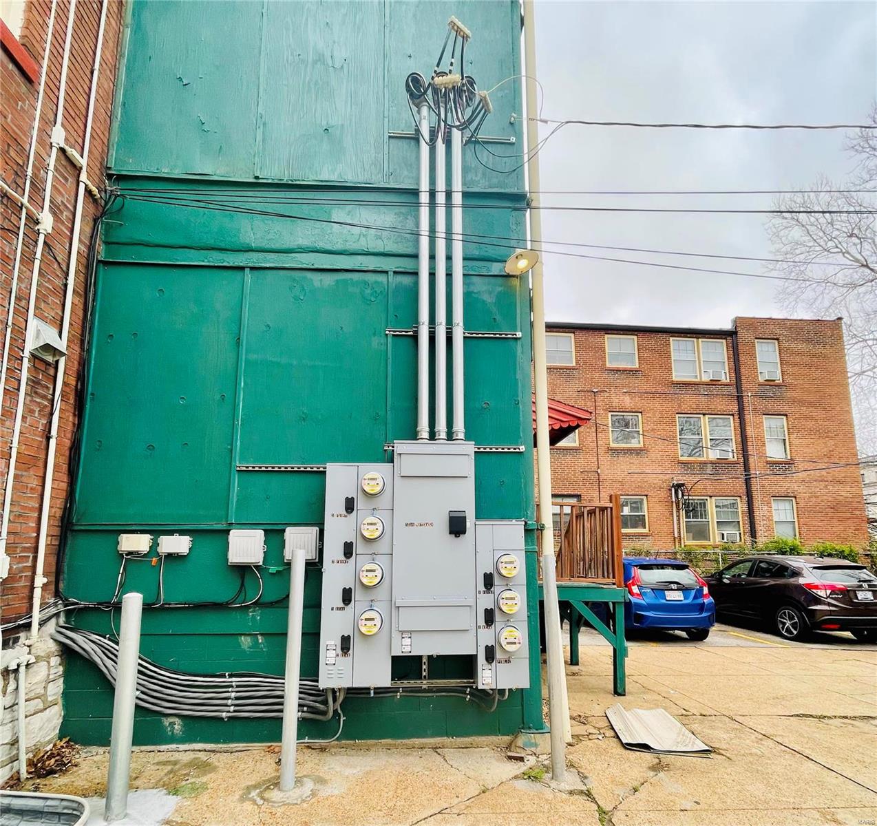 Debaliviere Place - Residential Income