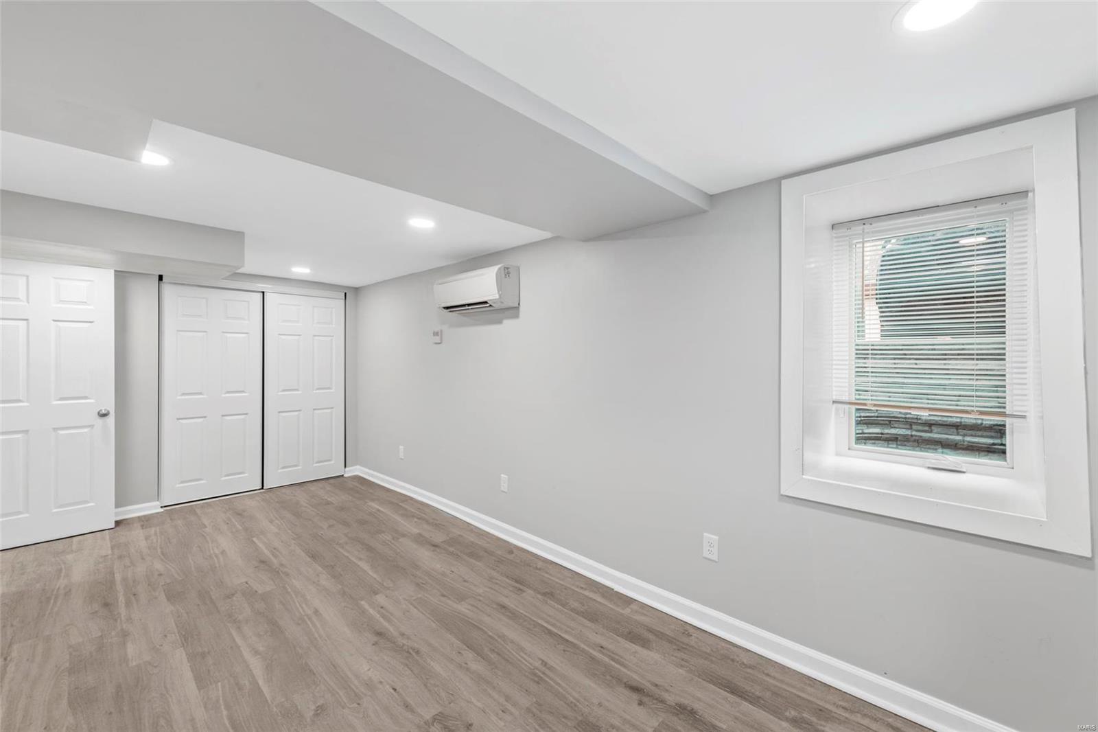 Debaliviere Place - Residential Income