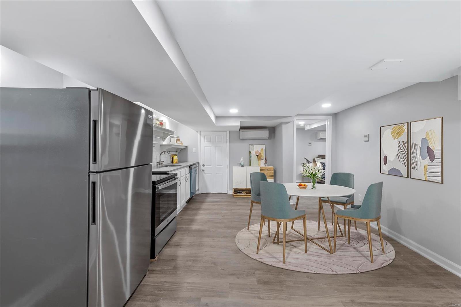 Debaliviere Place - Residential Income