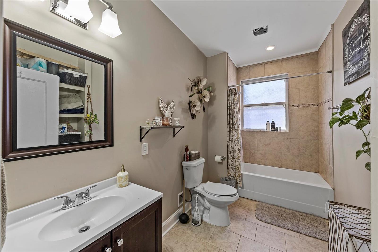 Debaliviere Place - Residential Income