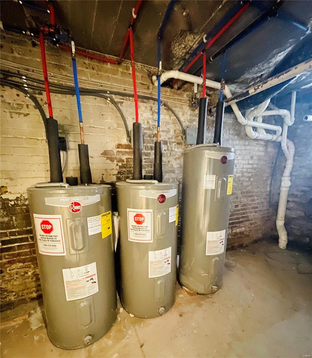 Debaliviere Place - Residential Income