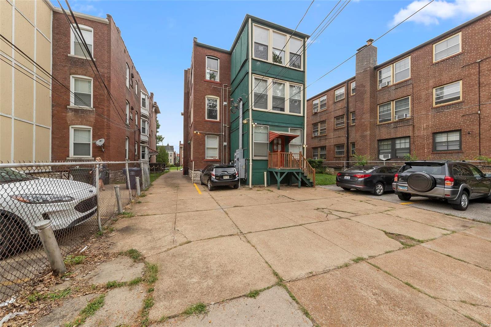 Debaliviere Place - Residential Income