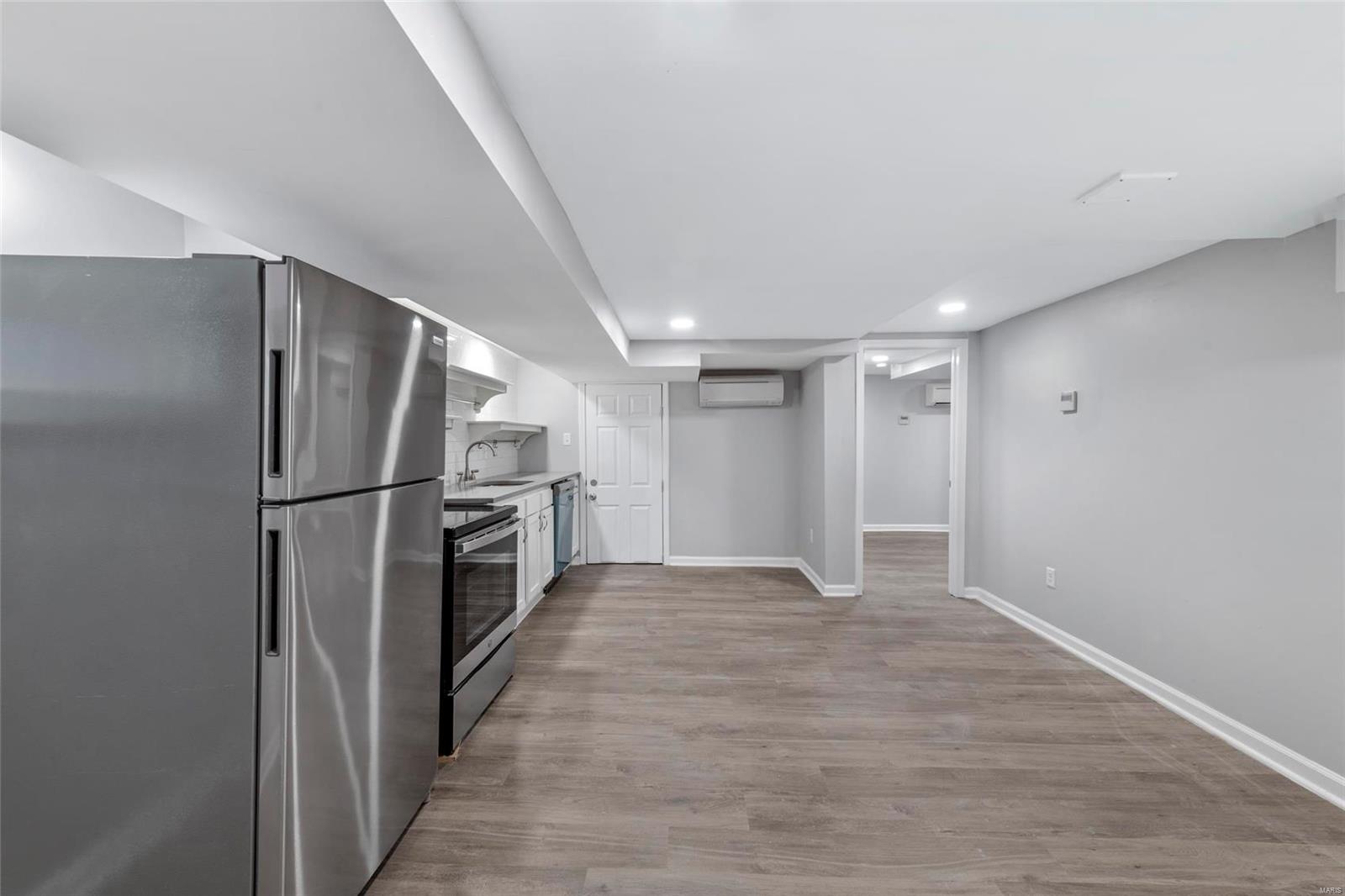 Debaliviere Place - Residential Income