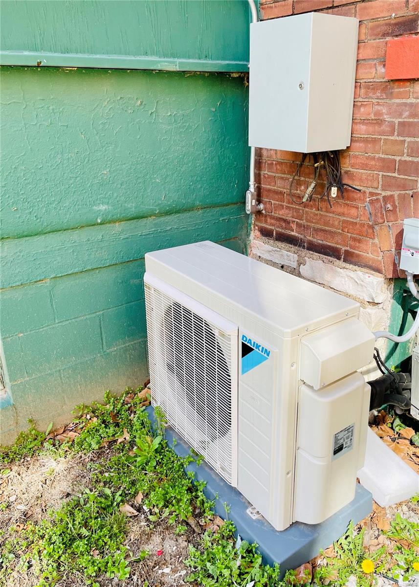 Debaliviere Place - Residential Income