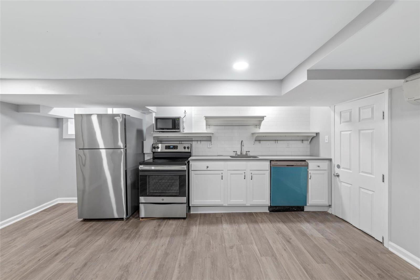 Debaliviere Place - Residential Income