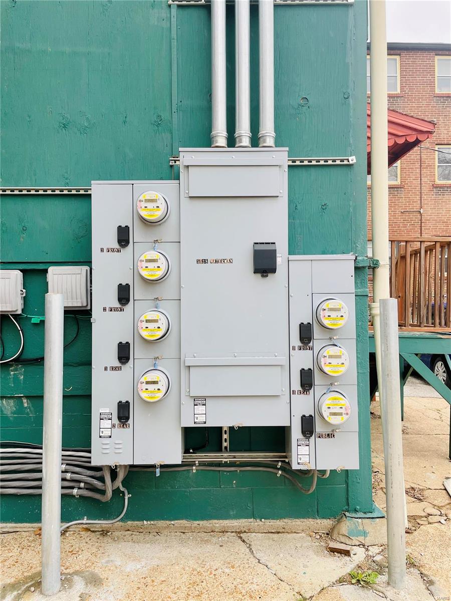 Debaliviere Place - Residential Income