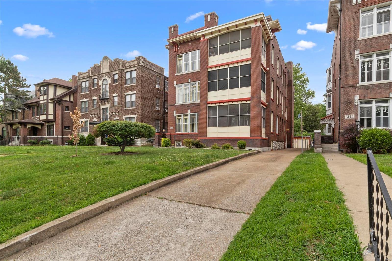 Debaliviere Place - Residential Income