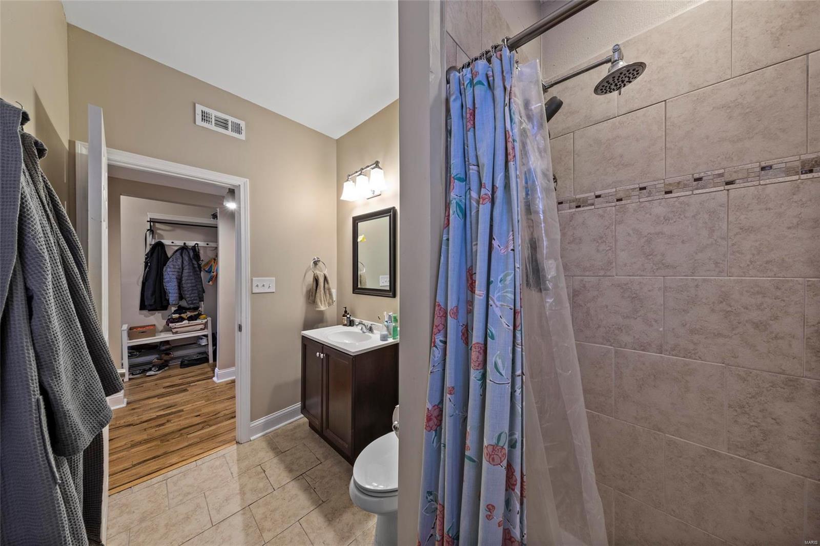 Debaliviere Place - Residential Income