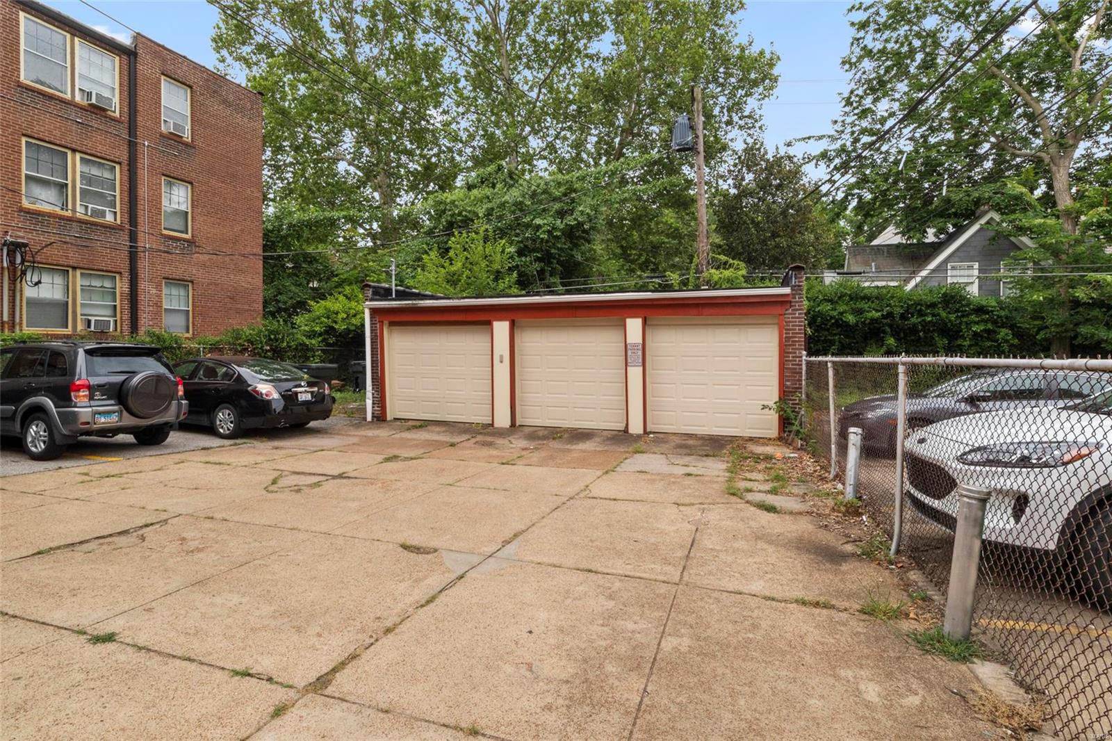 Debaliviere Place - Residential Income