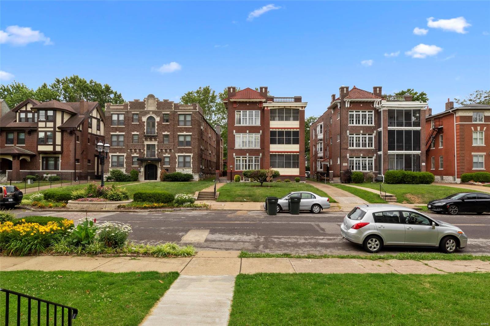 Debaliviere Place - Residential Income