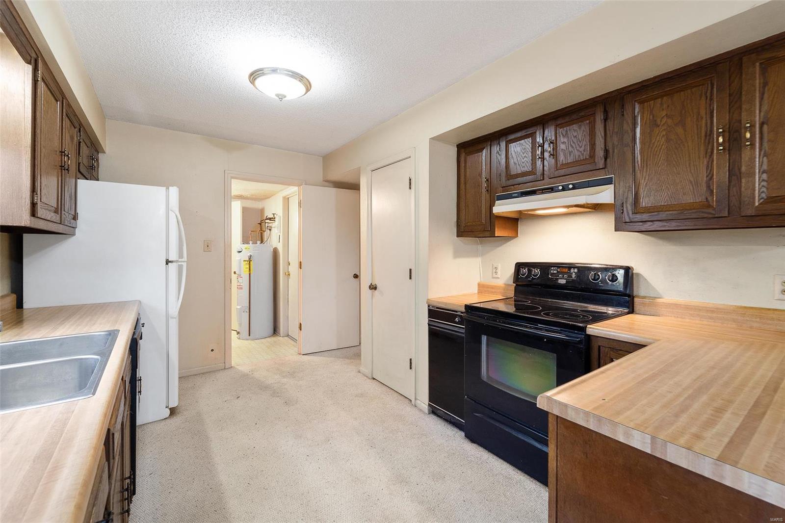 LAKEWOOD ESTS & VILLA - Residential