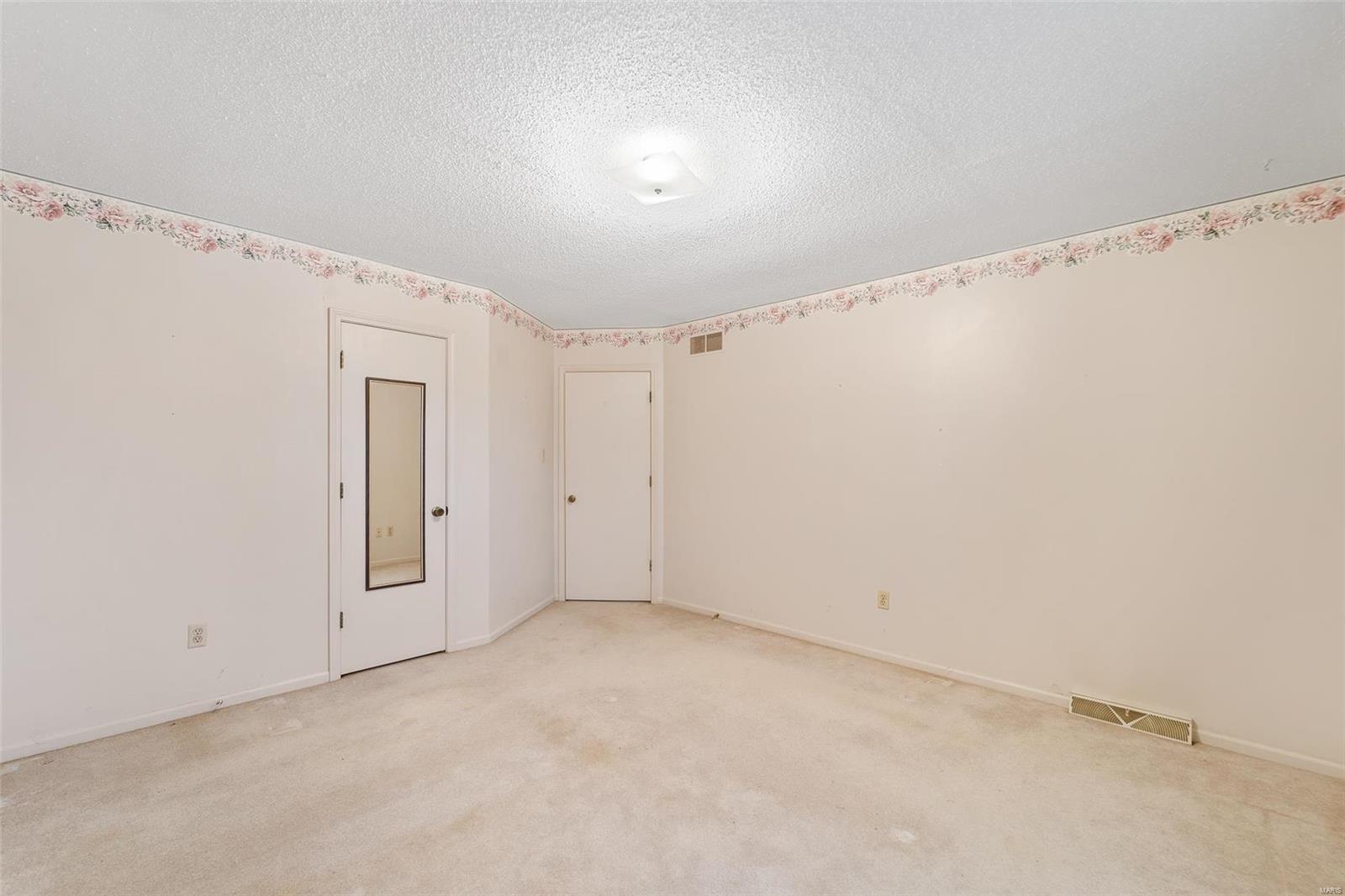 LAKEWOOD ESTS & VILLA - Residential