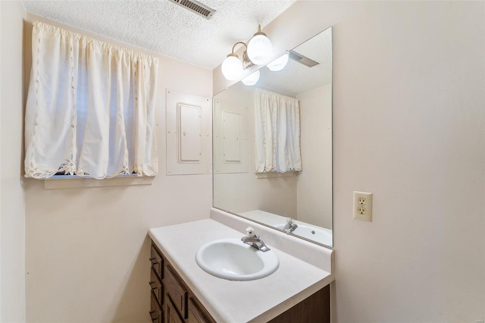 LAKEWOOD ESTS & VILLA - Residential