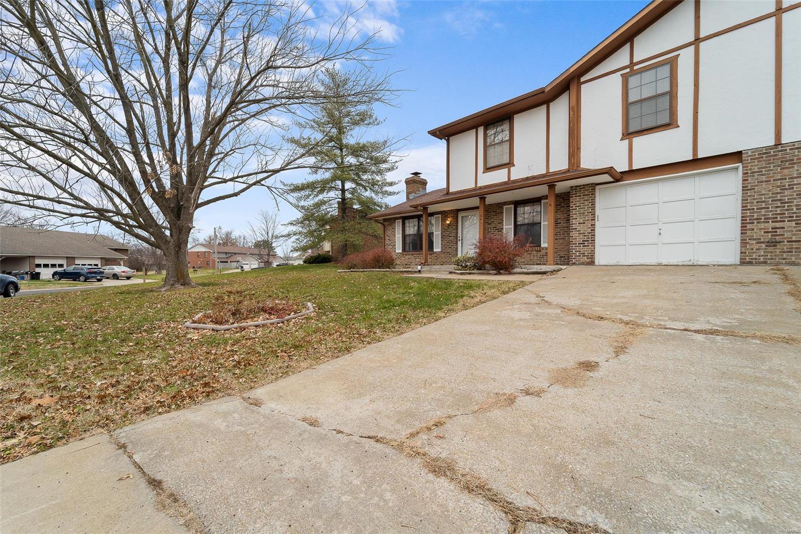 LAKEWOOD ESTS & VILLA - Residential