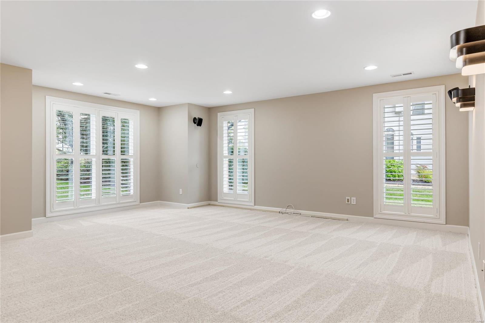 Manderleigh Of Town & Country - Residential