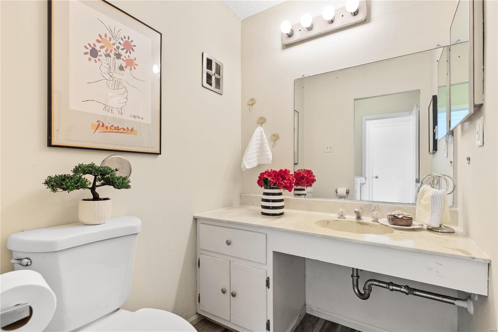 Hazelwood, Missouri 63042, United States, 4 Bedrooms Bedrooms, ,2 BathroomsBathrooms,Residential,Pending,56212