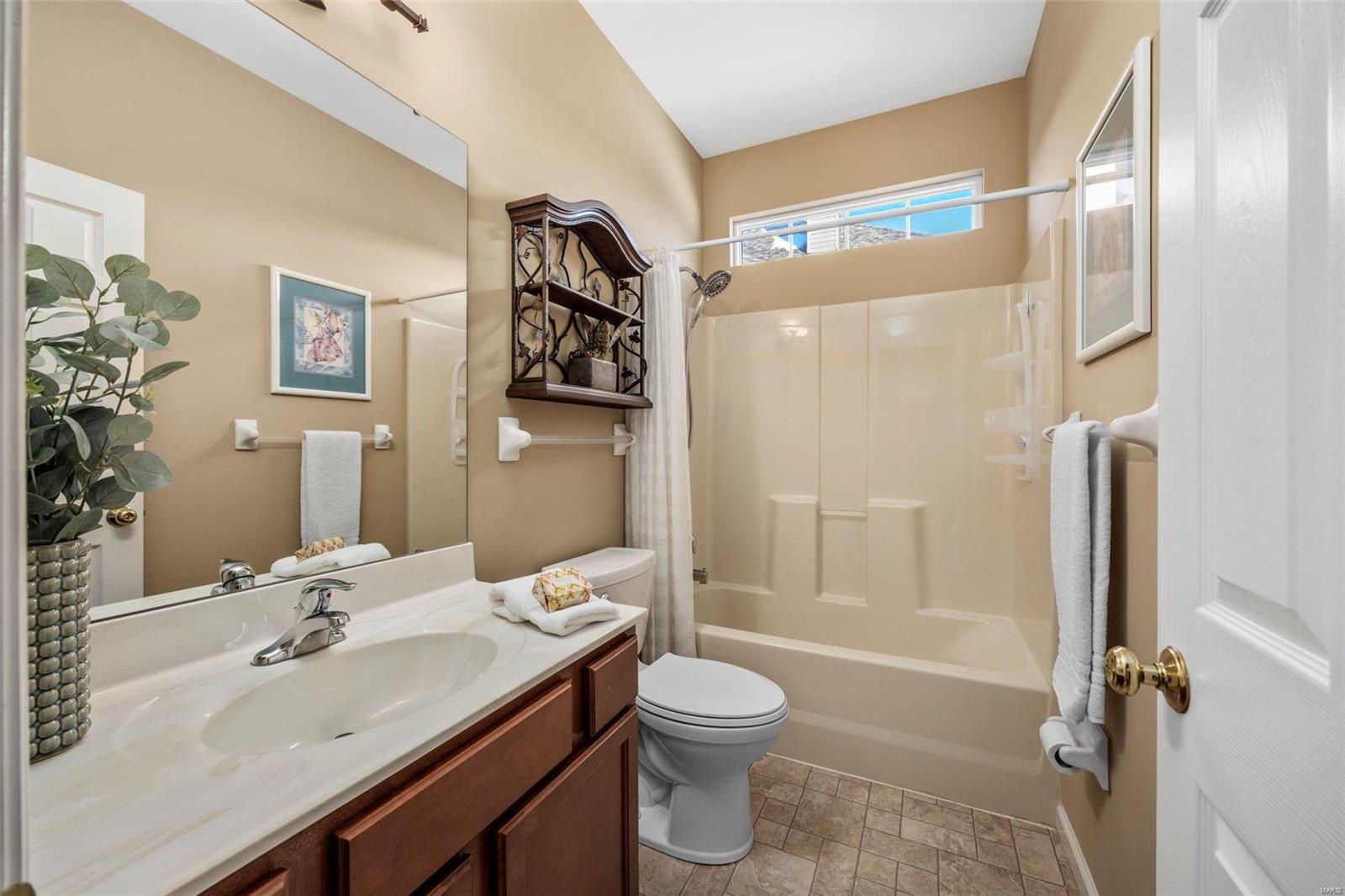 Lake St Louis, Missouri 63367, United States, 3 Bedrooms Bedrooms, ,2 BathroomsBathrooms,Residential,Pending,29722