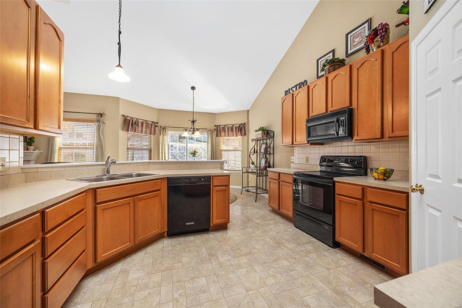 Lake St Louis, Missouri 63367, United States, 3 Bedrooms Bedrooms, ,2 BathroomsBathrooms,Residential,Pending,29722